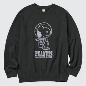 Uniqlo Black Peanuts Graphic Crewneck Sweater